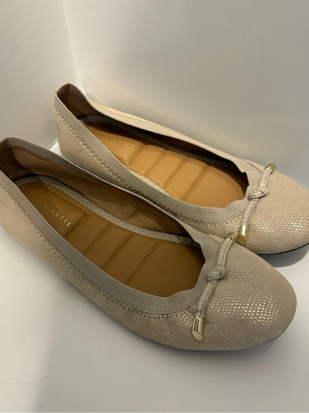 Kelly & Katie Perri Ballet Flats Cream Color Shimmer Size 8